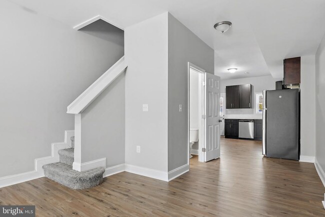 Building Photo - 1515 N Milton Ave