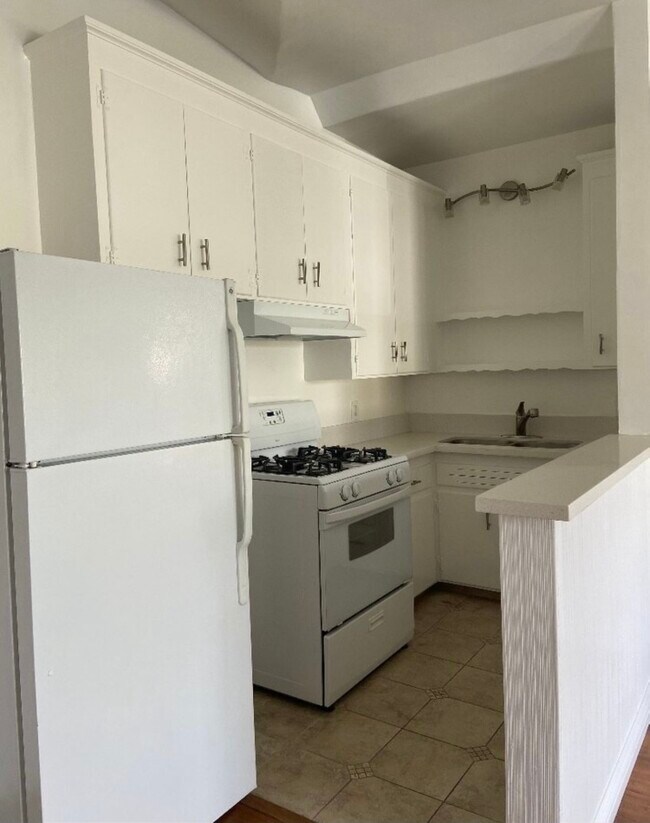 Building Photo - 1306 Arizona Ave