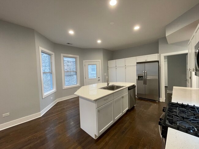 Foto del edificio - 2442 N Lawndale Ave