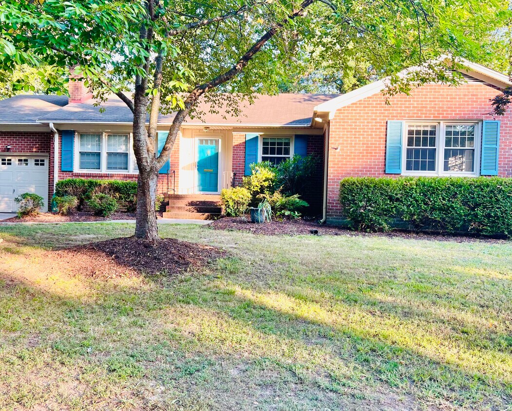 Primary Photo - 122 Burnham Pl