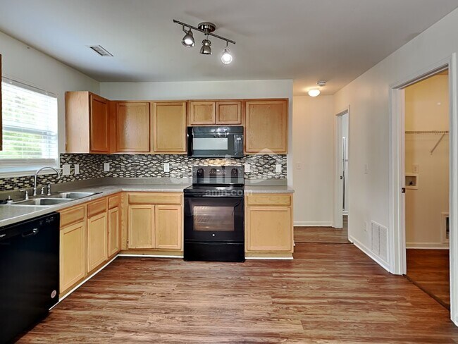 Building Photo - 246 Chadford Place