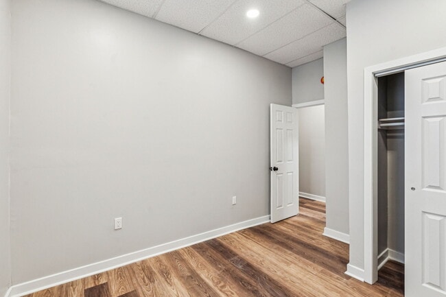 Foto del edificio - 2553 E Somerset St