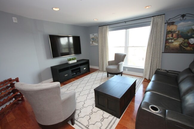 Building Photo - 25 High St