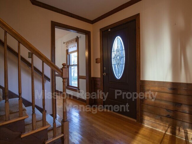 Foto del edificio - 4266 Roundhill Dr