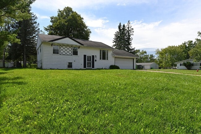 Building Photo - 23580 Comstock Rd