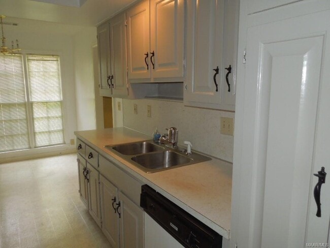 Building Photo - 2169 Edinburgh Dr