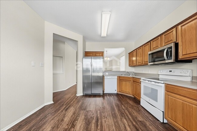 Foto del edificio - 8516 Rainy Lake Dr