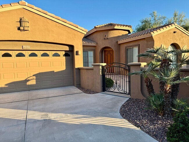 Building Photo - Gorgeous 4 Bedroom/3 Bath + Office, Single...