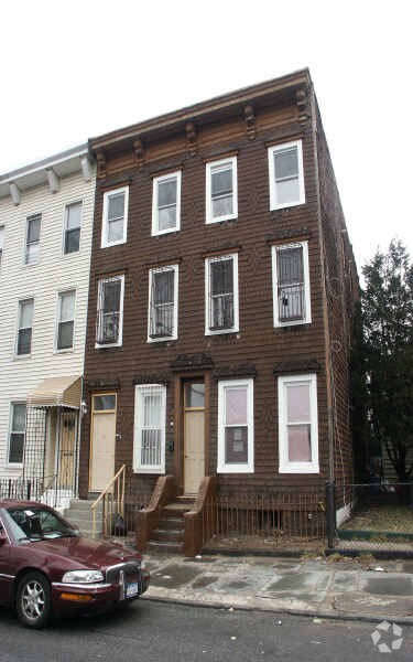 Building Photo - 93 Taaffe Pl