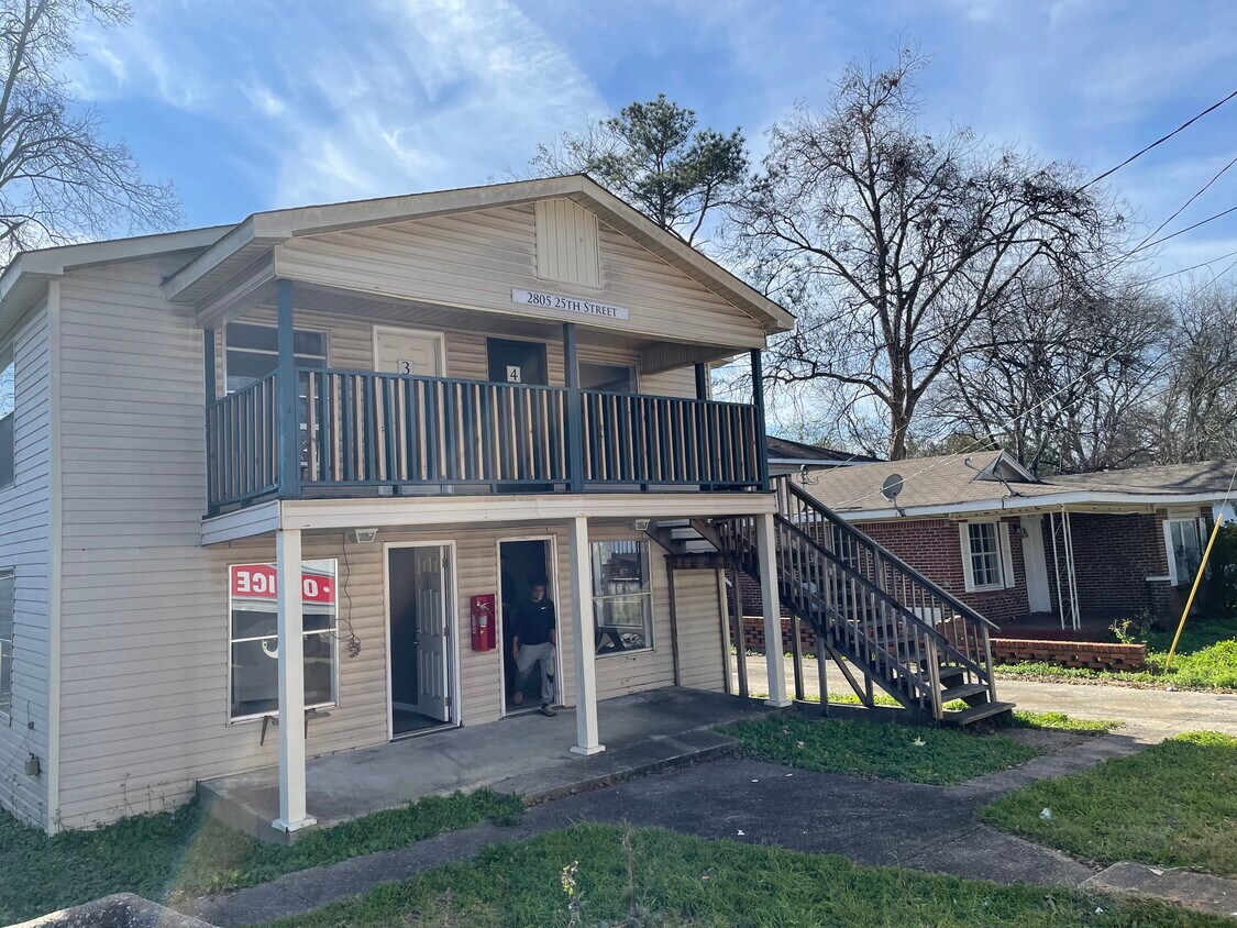 Foto principal - 2805 25th St