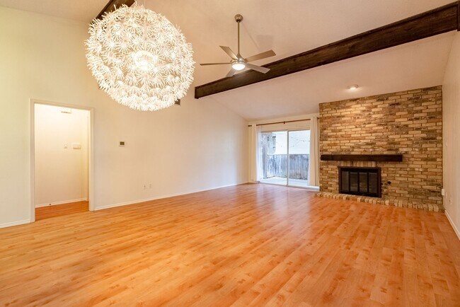 Building Photo - Stunning 2 Bedrooms, 2 Bathrooms in Quail Creek!!