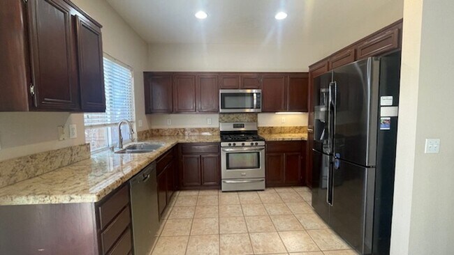 Building Photo - Gorgeous 4 Bedroom, 2.5 Bath with Loft in Rancho Del Oro For Rent!