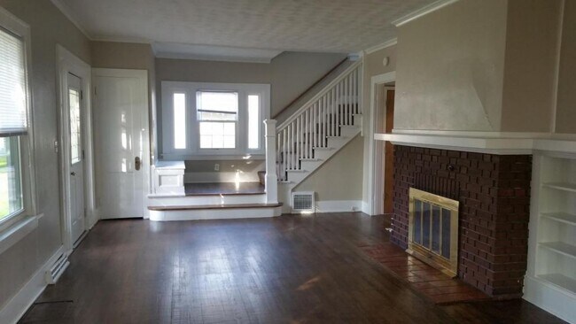 Building Photo - 122 w 15th st