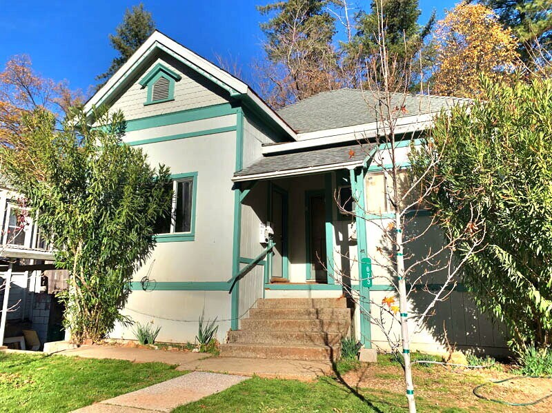 Primary Photo - Darling 1-bedroom duplex home near histori...