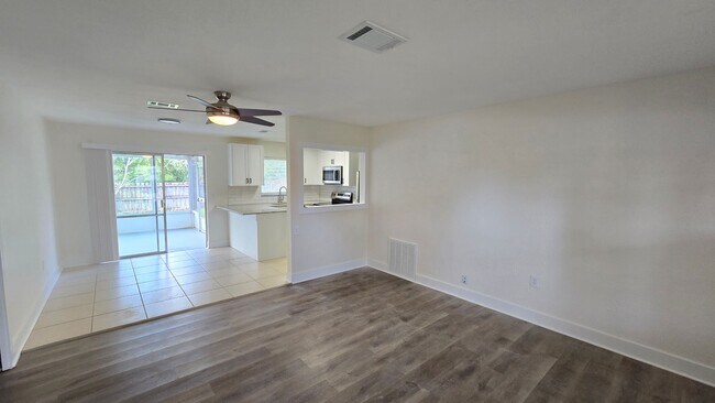 Building Photo - Adorable Melbourne Home located Near Sarno...