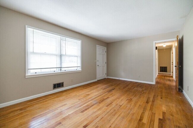 Foto del edificio - 145 Smithonia Rd