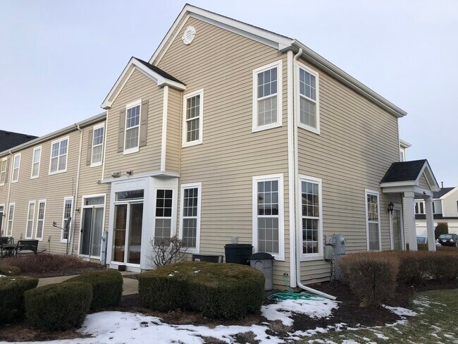 Building Photo - 5002 Montauk Dr