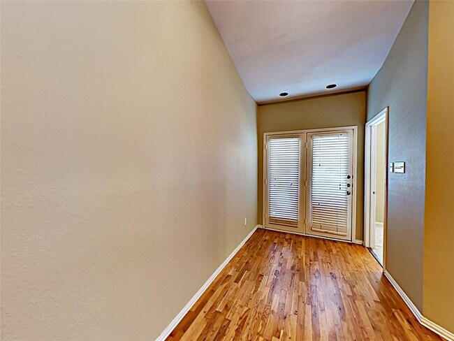 Foto del edificio - 4104 N Hall St