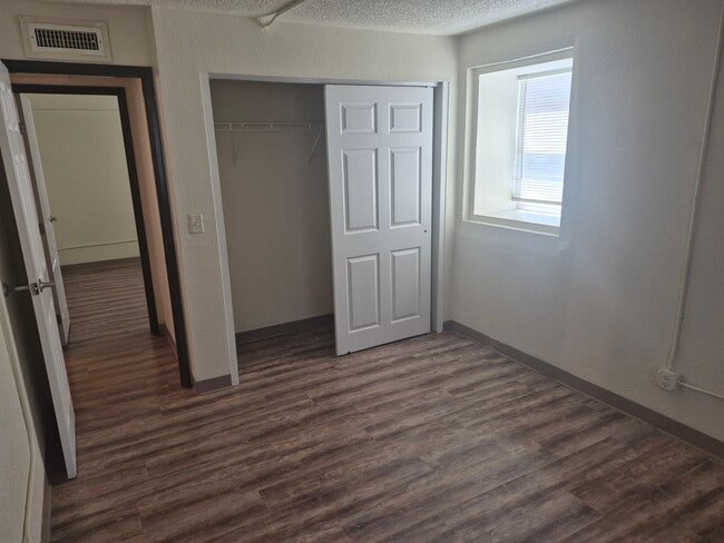 Building Photo - South Creek Apartments