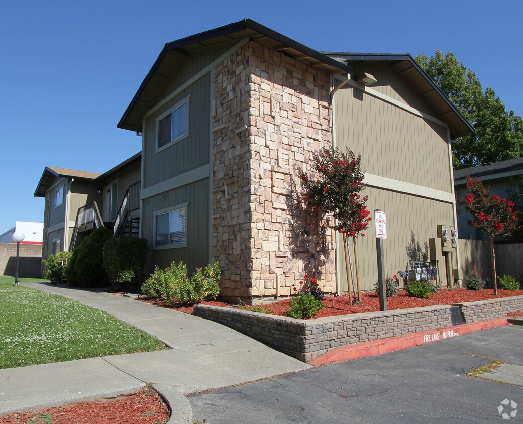 Building - Canyon Springs