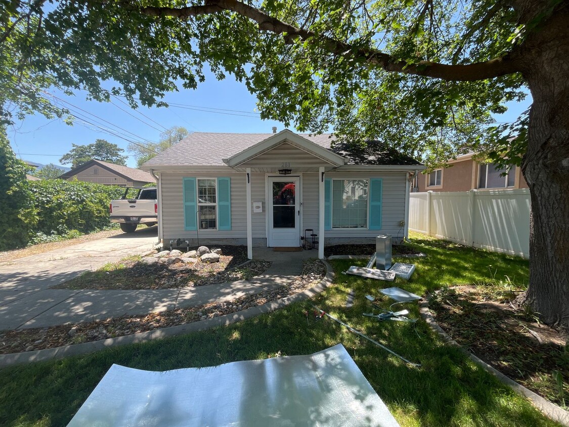 Building Photo - Beautiful 2 bedroom Midvale Charmer ready for move in!