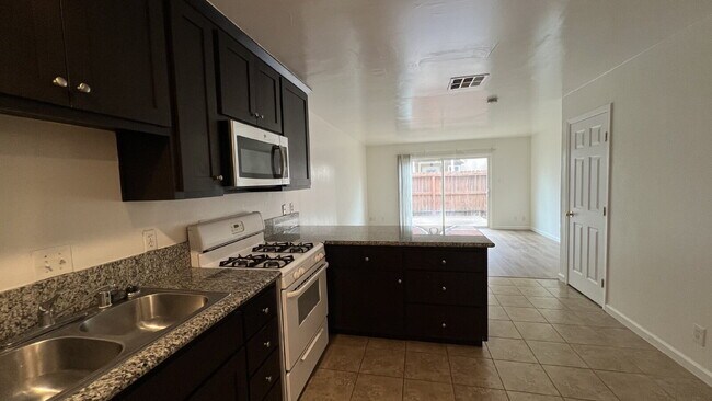 Foto del edificio - 1116 Evelyn Ln