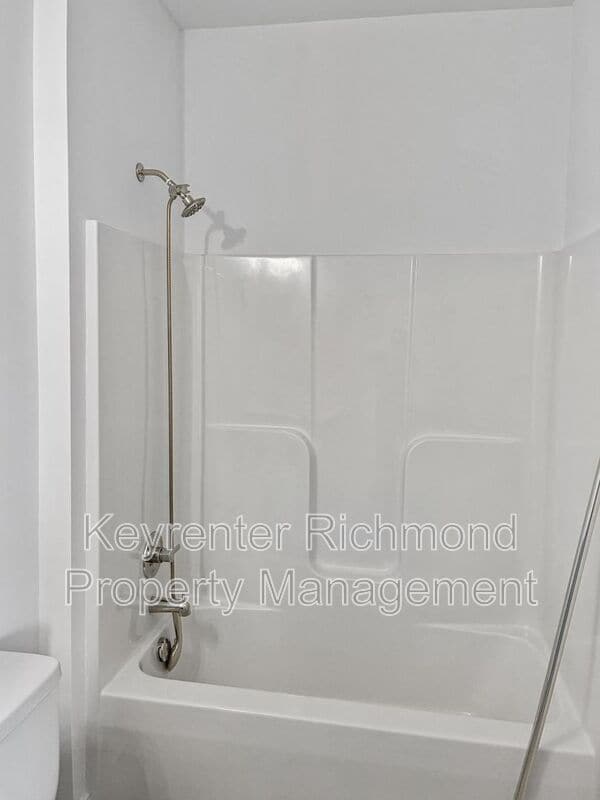 Foto del edificio - 13801 Randolph Pond Ln