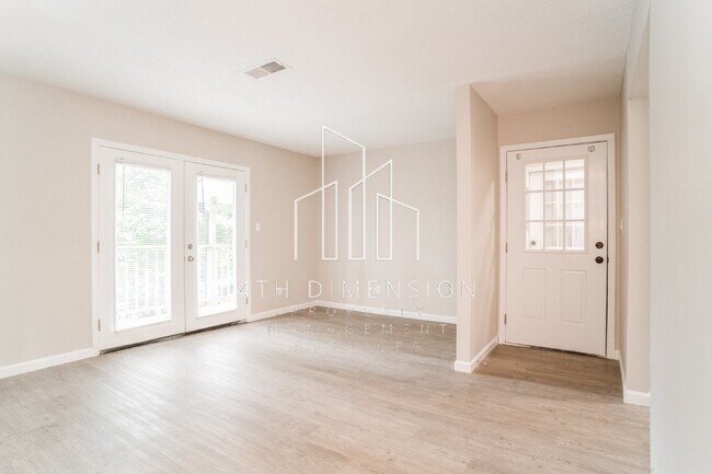 Building Photo - 615 Dumaine St