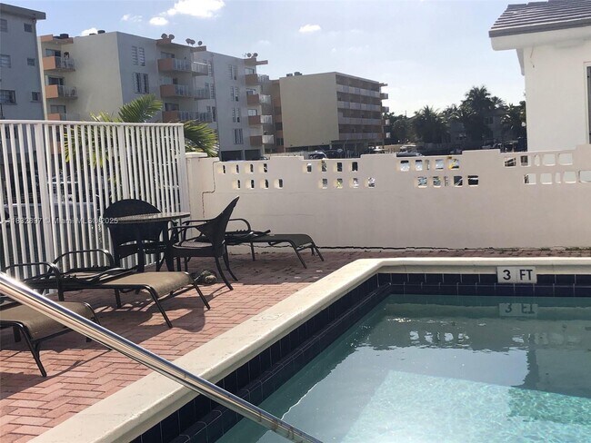 Foto del edificio - 3716 NE 168th St