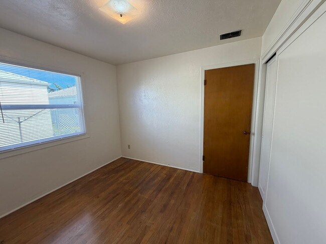 Foto del edificio - Charming, pet-friendly 3-bedroom, 1-bath affordable home