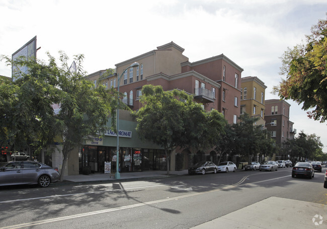 Foto del edificio - La Boheme