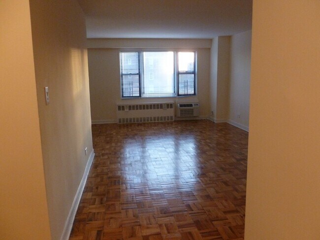 Building Photo - 98-01 67th Ave