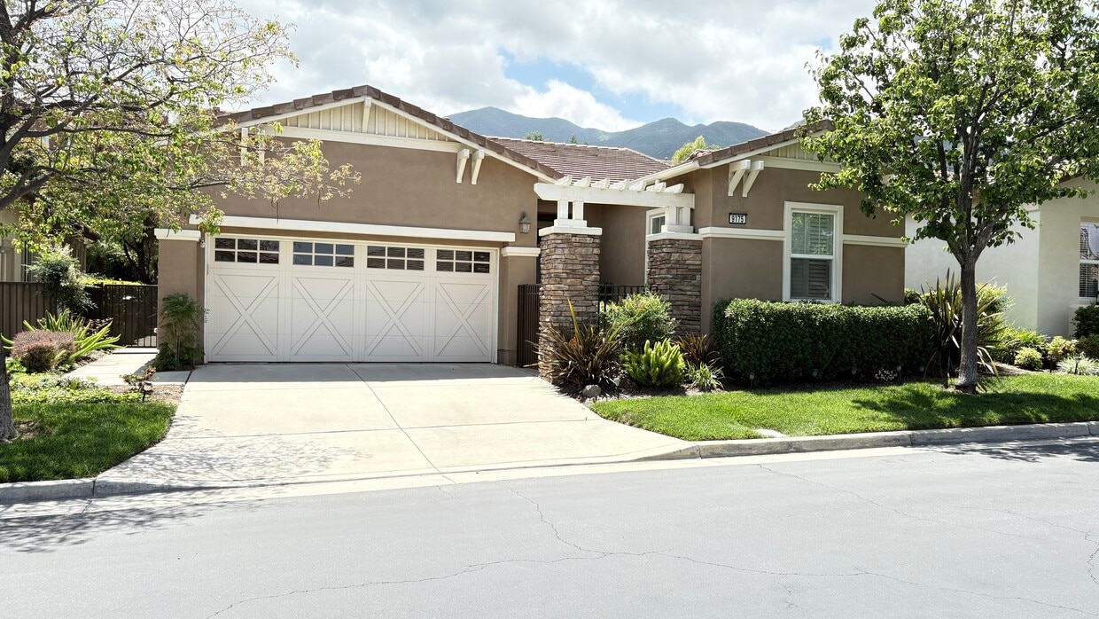Foto principal - 9175 Pinyon Point Ct