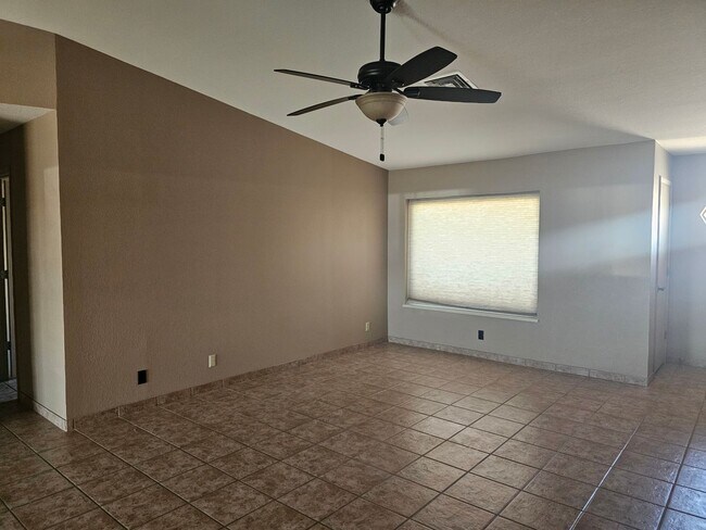 Foto del edificio - Long Term Unfurnished