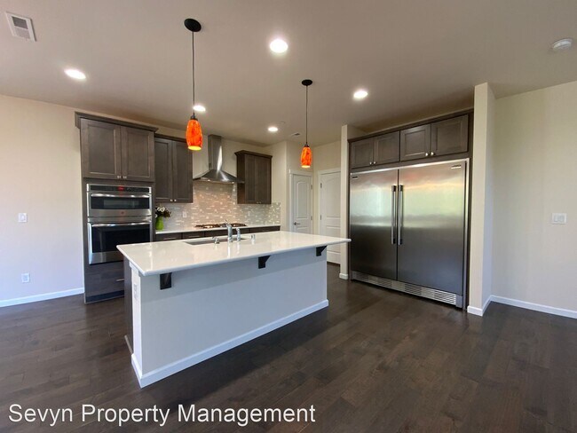 Building Photo - 4 br, 3.5 bath House - 18025 3rd Dr SE