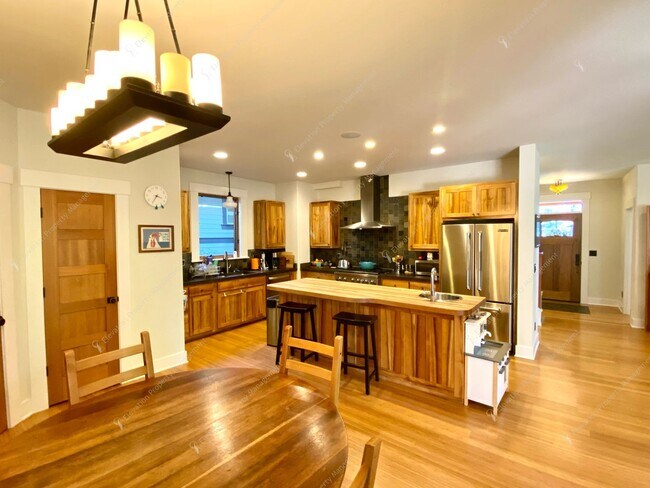 Foto del edificio - Unfurnished 4BR - 2.5BA NWX Corner Lot Pri...
