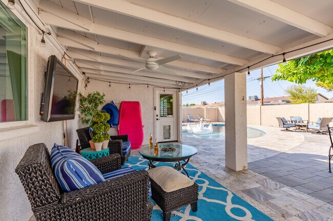 Foto del edificio - 8608 E Dianna Dr