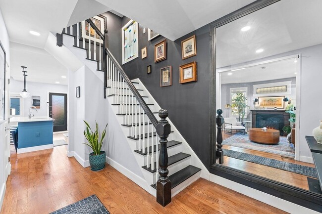 Photo - 76 Condict St House