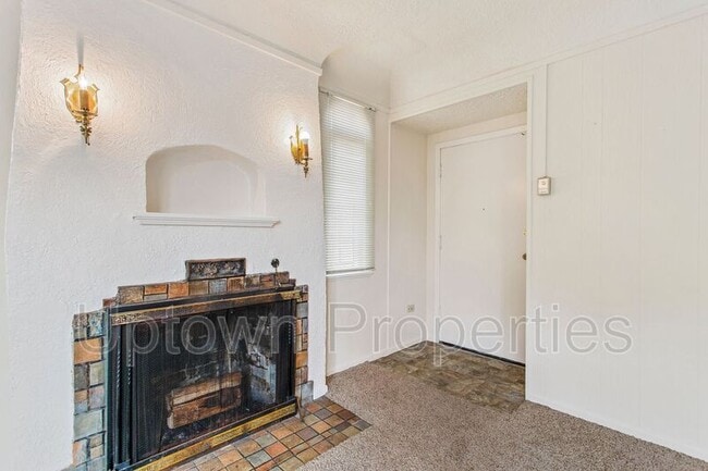 Building Photo - 1322 NE 68th Ave