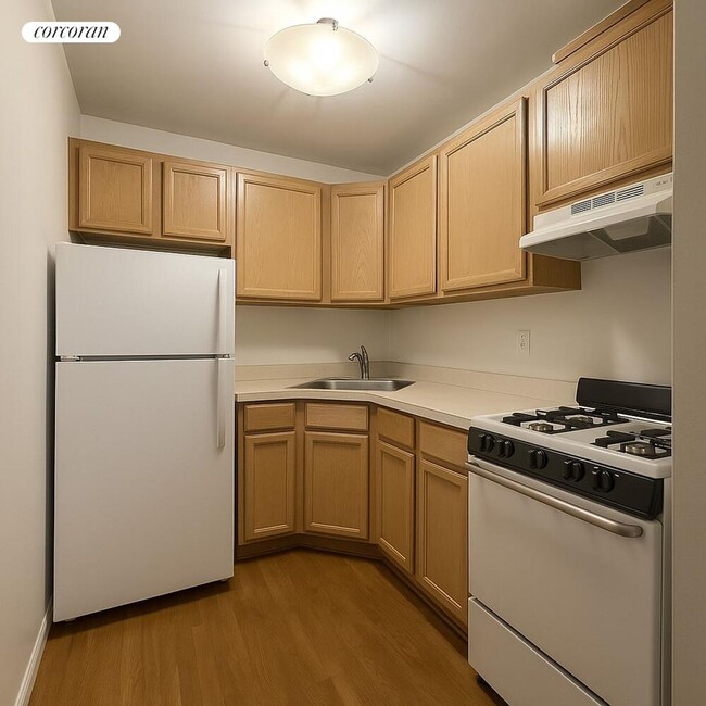 Building Photo - 16 W 95th St