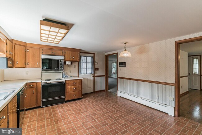 Building Photo - 1693 Meetinghouse Rd