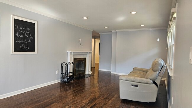 Building Photo - 75 Florence Ave