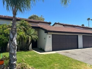 Building Photo - 5435 Villas Dr