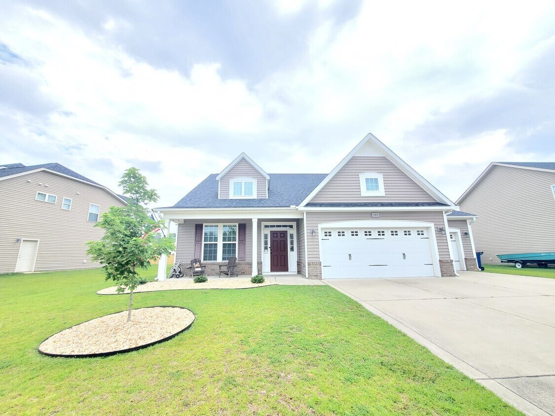 Primary Photo - Gorgeous Home In Turnberry Subdivision