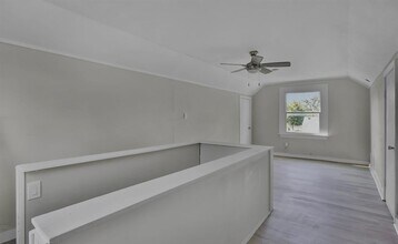 Building Photo - 9277 Vaughan St