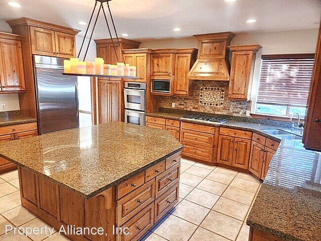 Building Photo - 4 br, 4 bath House - 5317 Sandhill Court