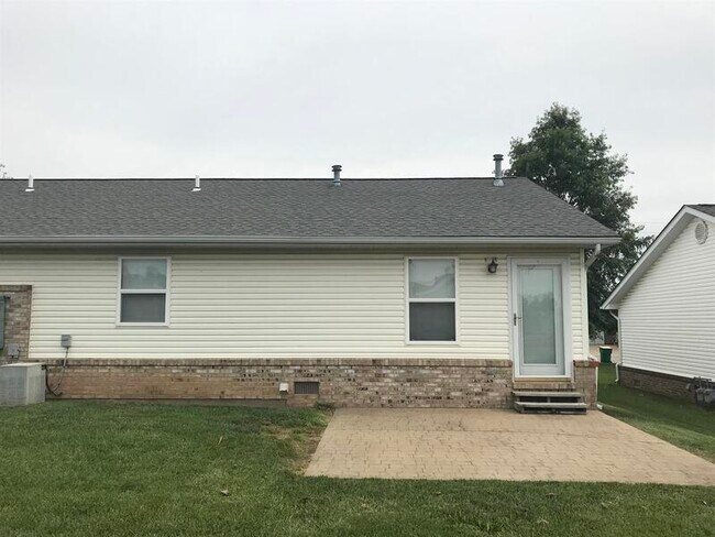 Foto del edificio - 663 Carol Ann Dr