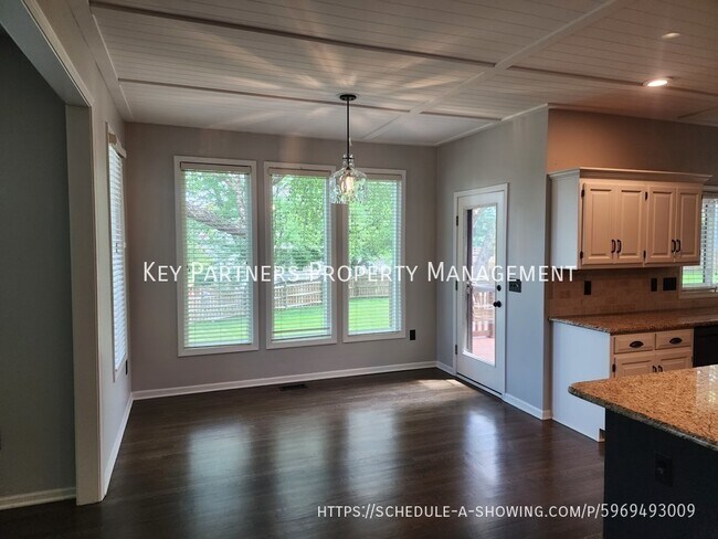 Building Photo - 8212 W 146th - Gorgeous!