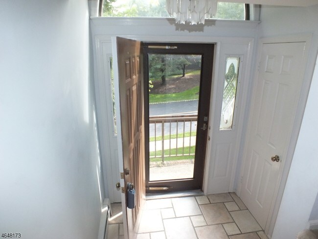 Foto del edificio - 32 Hickory Hill Ct