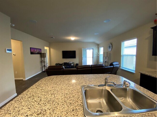 Building Photo - 15004 Custis Ln